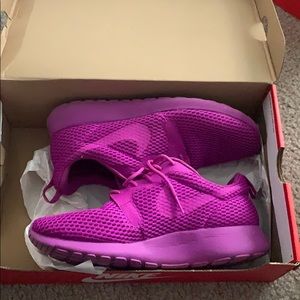 Nike roshe one size 7